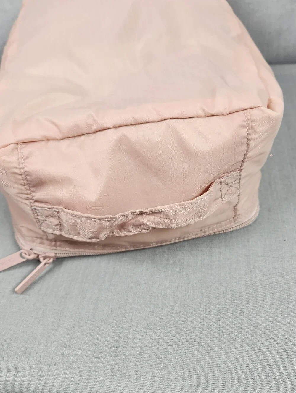 Calpak shoe cube bag with inside pocket, zipper closure carrying strap Mauve